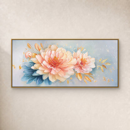 Pivoines roses et pêche aux feuilles bleues, dans un fin cadre flottant doré sur un mur ivoire uni