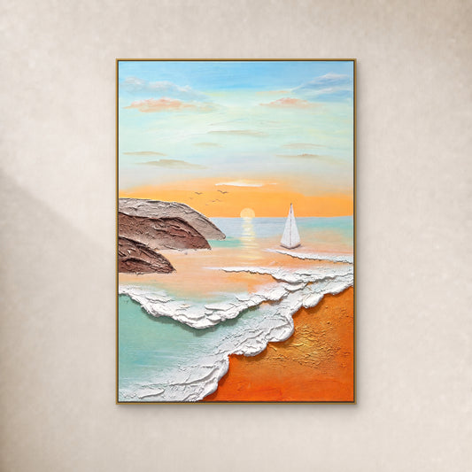 Soleil levant, voile blanche et vagues en relief sur une côte turquoise et abricot, en fin cadre doré sur mur ivoire
