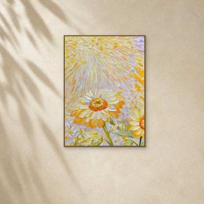 Tournesols dans la lumière dorée dans un fin cadre flottant doré sur un mur ivoire chaud éclairé d’une douce lumière diagonale