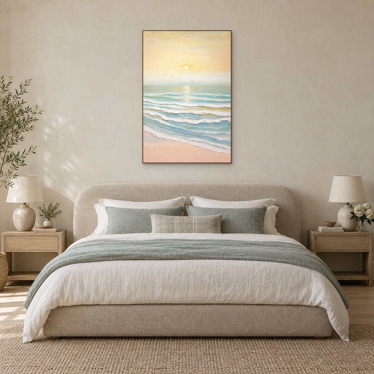 Tableau marin pastel Marée du matin dans un cadre flottant ton chêne, centré au-dessus d’un lit en lin