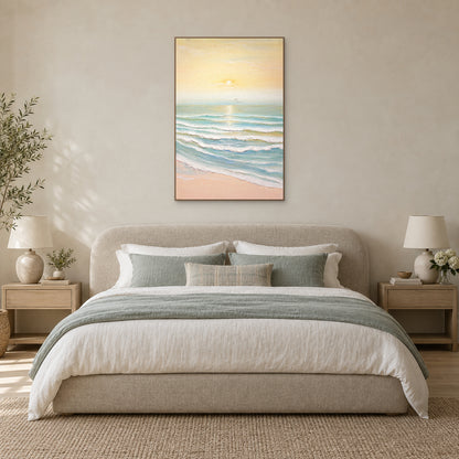 Tableau marin pastel Marée du matin dans un cadre flottant ton chêne, centré au-dessus d’un lit en lin