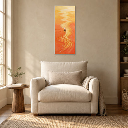 Tableau orange de voilier encadré de blanc, au-dessus d'un fauteuil crème près d'une fenêtre ensoleillée