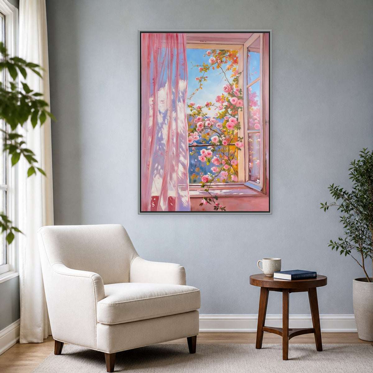 Tableau rose et bleu de fenêtre fleurie près d’un fauteuil crème sur un mur bleu gris