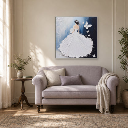 Tableau femme et papillons dans un cadre blanc fin, au-dessus d’une banquette courbe dans un coin lecture doucement éclairé