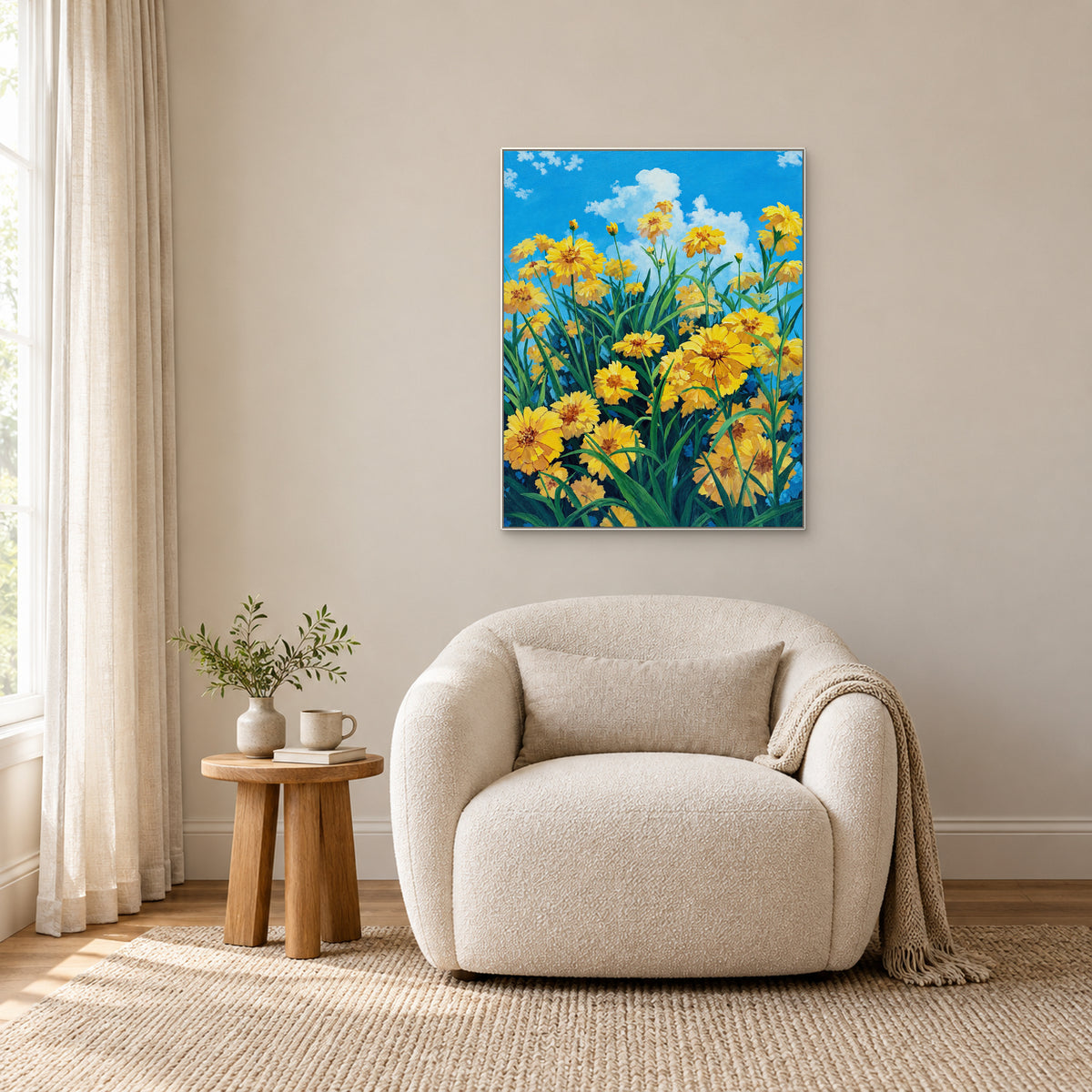 Tableau floral jaune dans un cadre flottant blanc, au-dessus d'un fauteuil de lecture