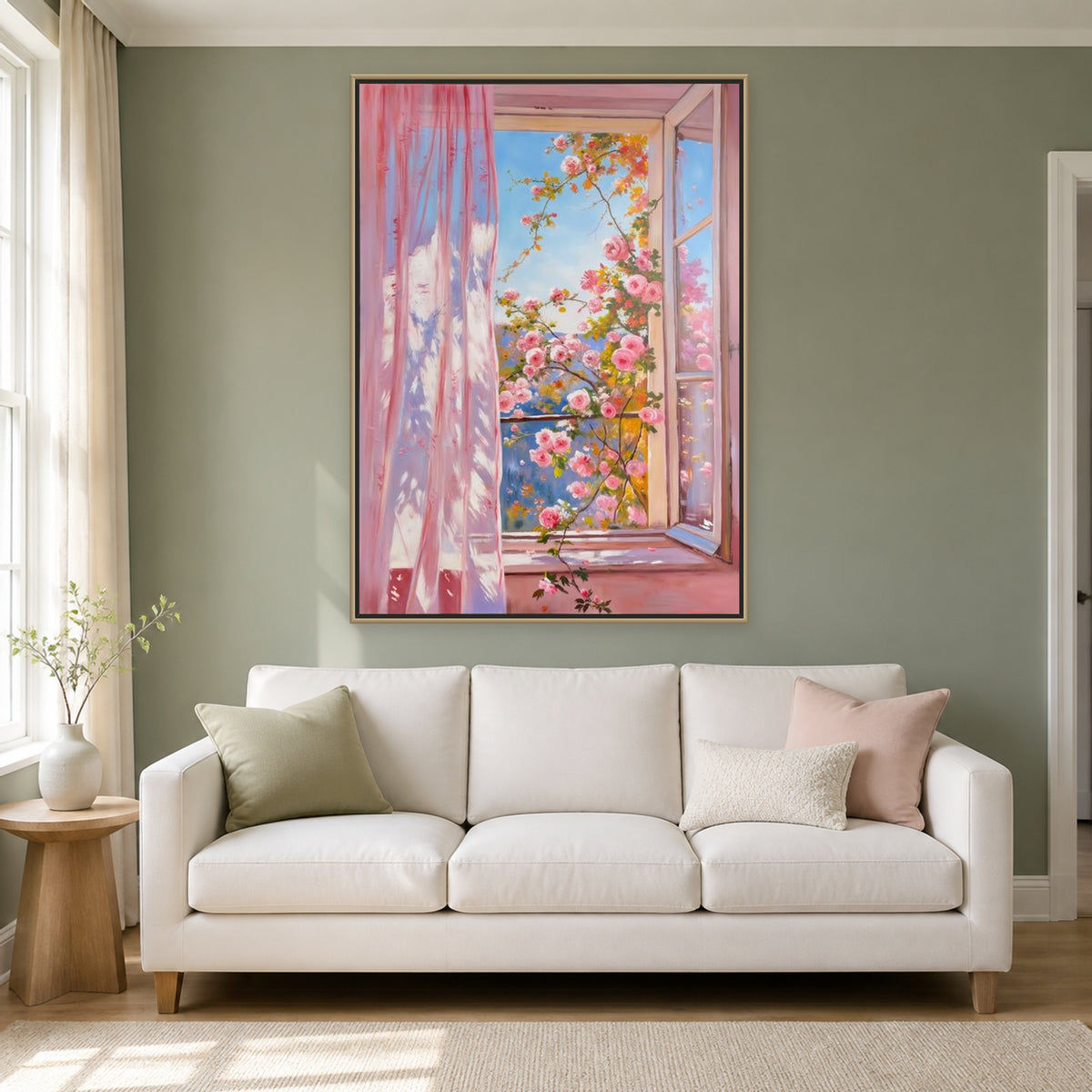 Tableau de fenêtre ouverte et de roses au-dessus d’un canapé blanc sur un mur vert
