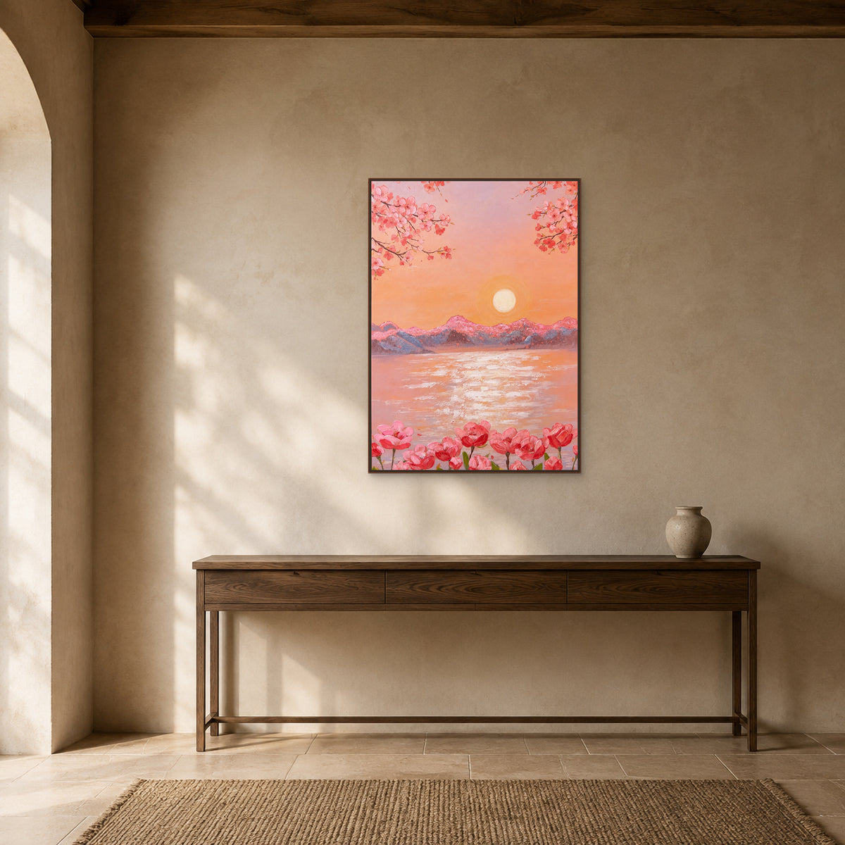Lever de soleil aux fleurs de pêcher dans une fine caisse américaine en noyer au-dessus d’une console d’entrée basse